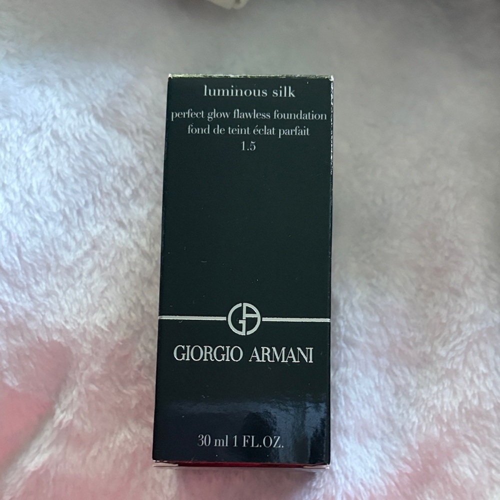 Giorgio Armani Luminous Silk Foundation in Black
